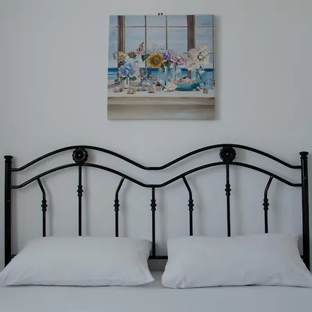 La Perla Marzamemi Bed & Breakfast 3*